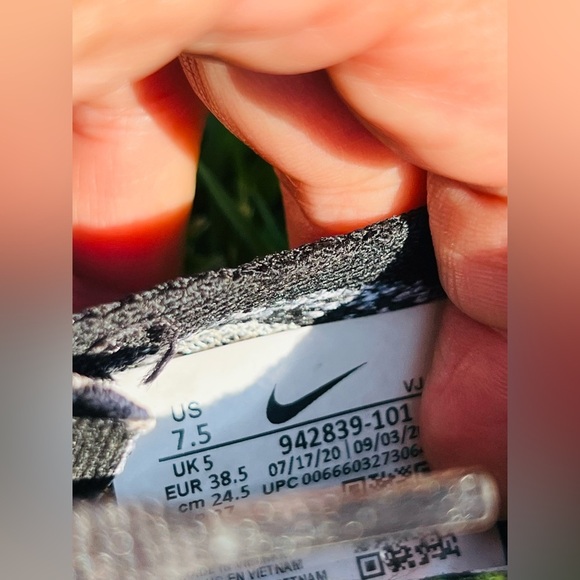 Nike FREE RN FLYKNIT women’s size 7.5 gentle use super clean! - Picture 5 of 11